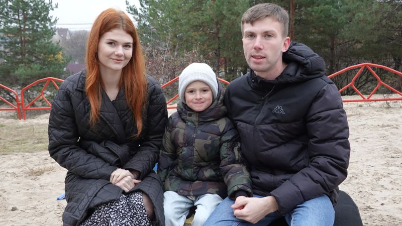 A couple is trying to fix theUkrainian women on the front line struggle to find uniforms.