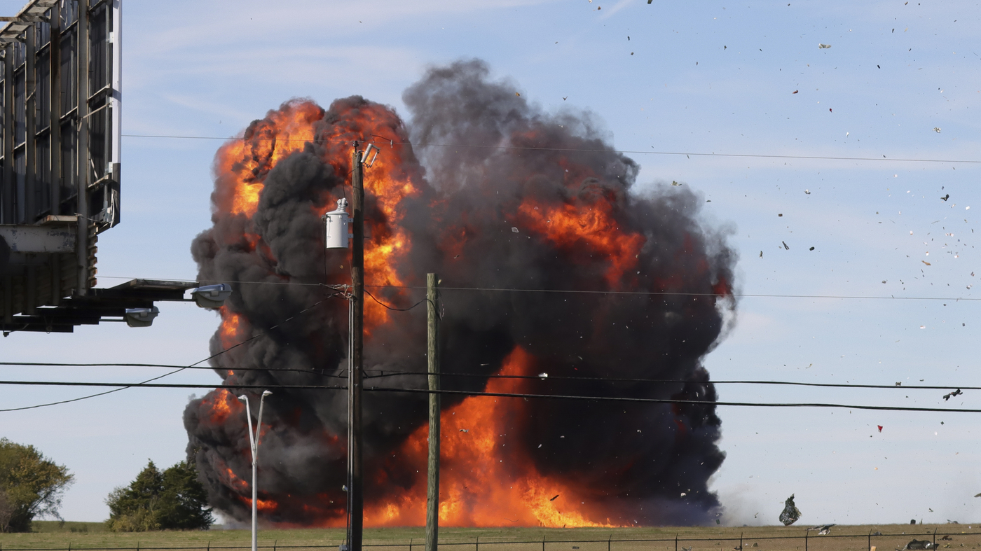 At a Dallas airshow, there were 6 confirmed dead after 2 planes collided.